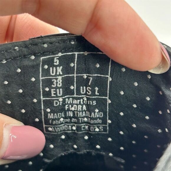 Dr. Martens Flora Smooth Black Leather Chelsea Boots Size 7 Slip-On Design - Picture 14 of 15